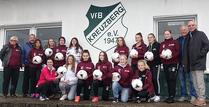 Profi-Fußbälle für Mädchenmannschaften der SpVgg VfB Kreuzberg und VfR Wipperfürth