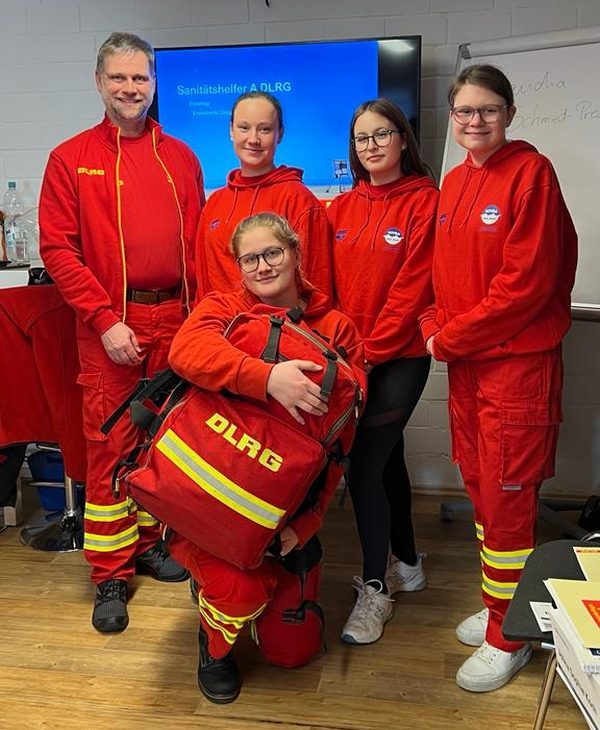 DLRG Wiehl - Team mit Notfallrucksack